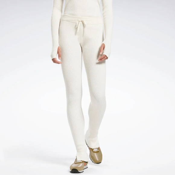 Reebok/Victoria Beckham Collaboration Set - Picture 2 of 9